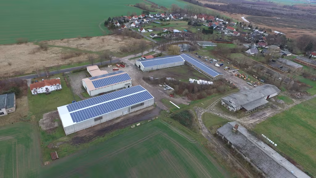 Solaranlage von Holz & Partner auf einem Dach: Daskow